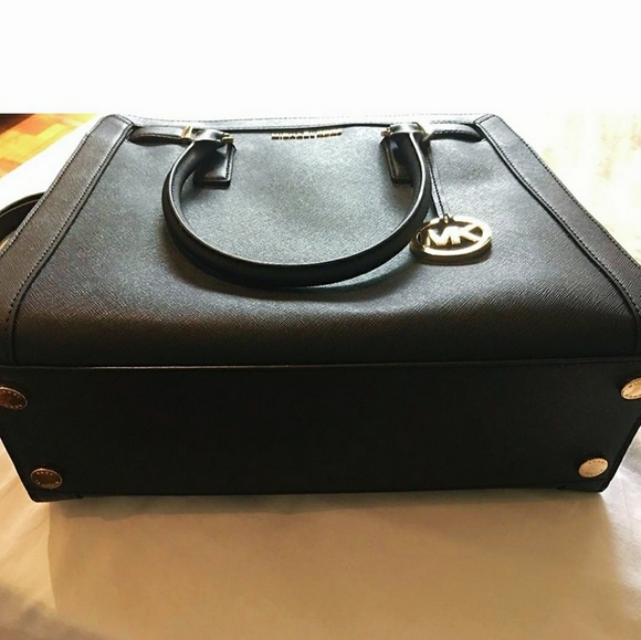 🆕️Michael Kors large tz ns Dillon satchel💣 - Picture 6 of 8